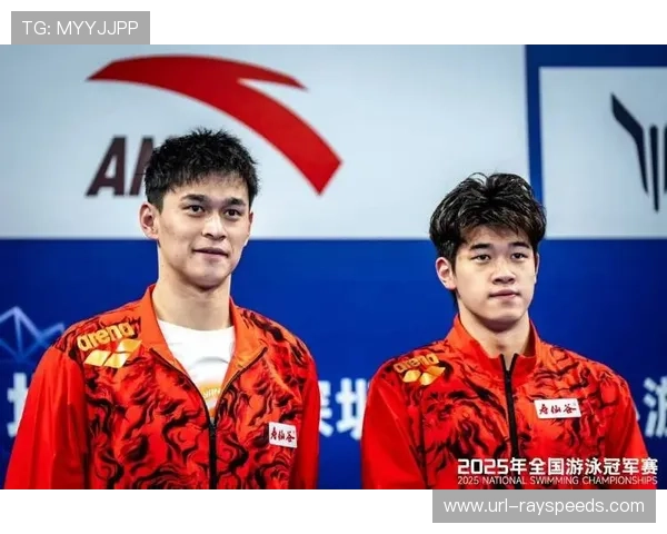 孙杨与潘展乐同组竞技后相互致意,展现泳坛代际传承 孙杨与潘展乐同组竞技后相互致意,展现泳坛代际传承