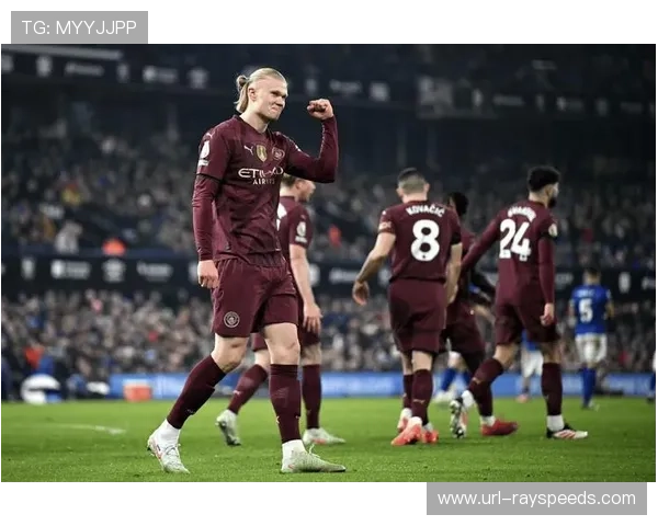 比赛末段热刺扳平比分，曼城球员失落表情特写